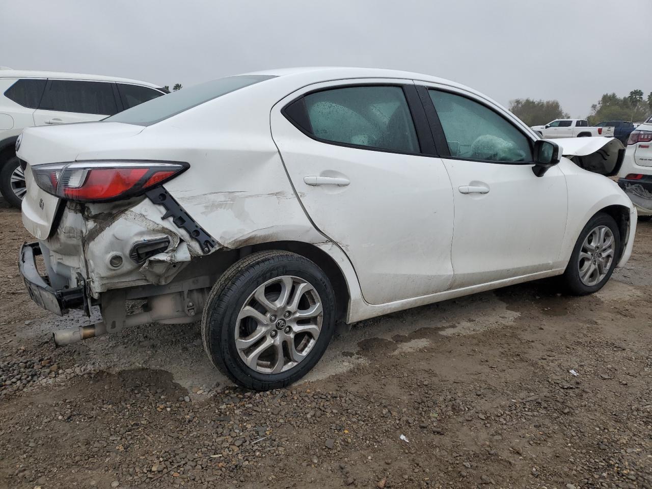 2017 TOYOTA YARIS IA - Image 3