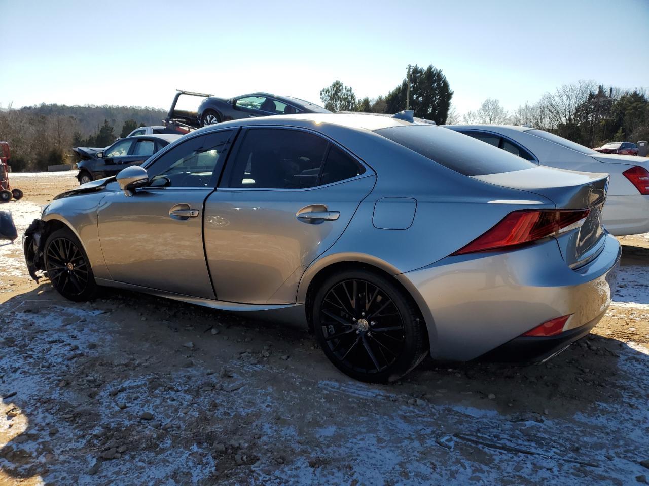 2017 LEXUS IS 200T - Фото 2