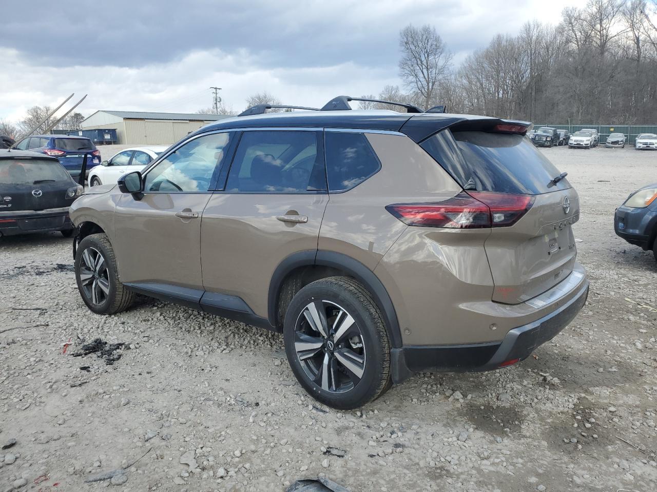 2024 NISSAN ROGUE SL - Image 2