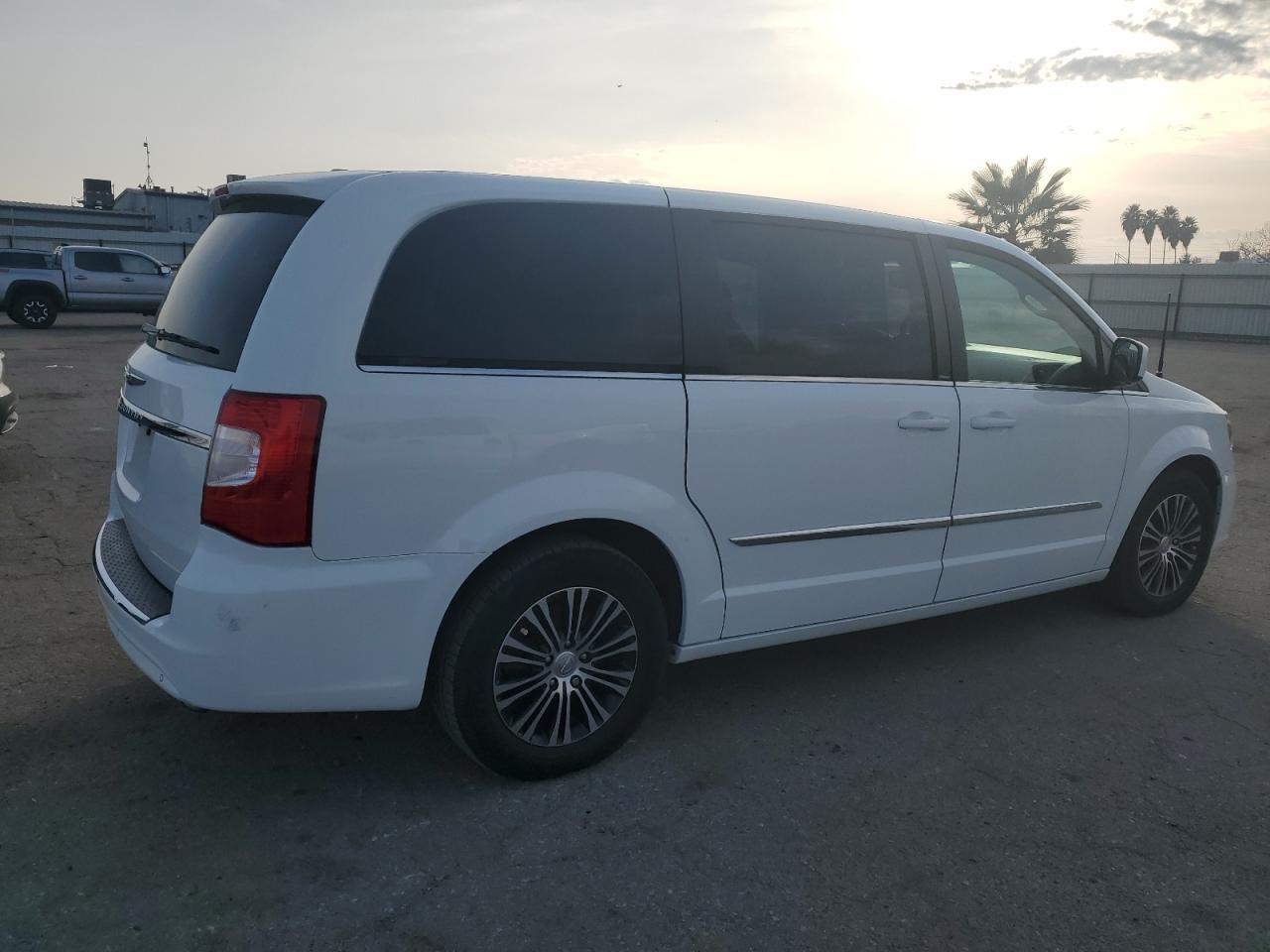 2014 CHRYSLER TOWN & COU - Image 3
