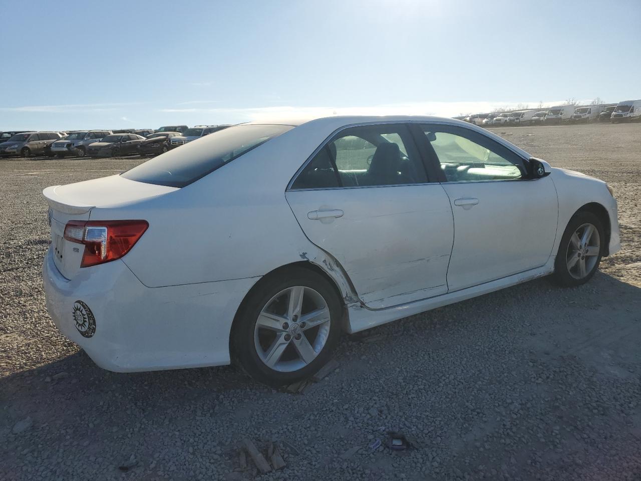 2014 TOYOTA CAMRY L - Фото 3