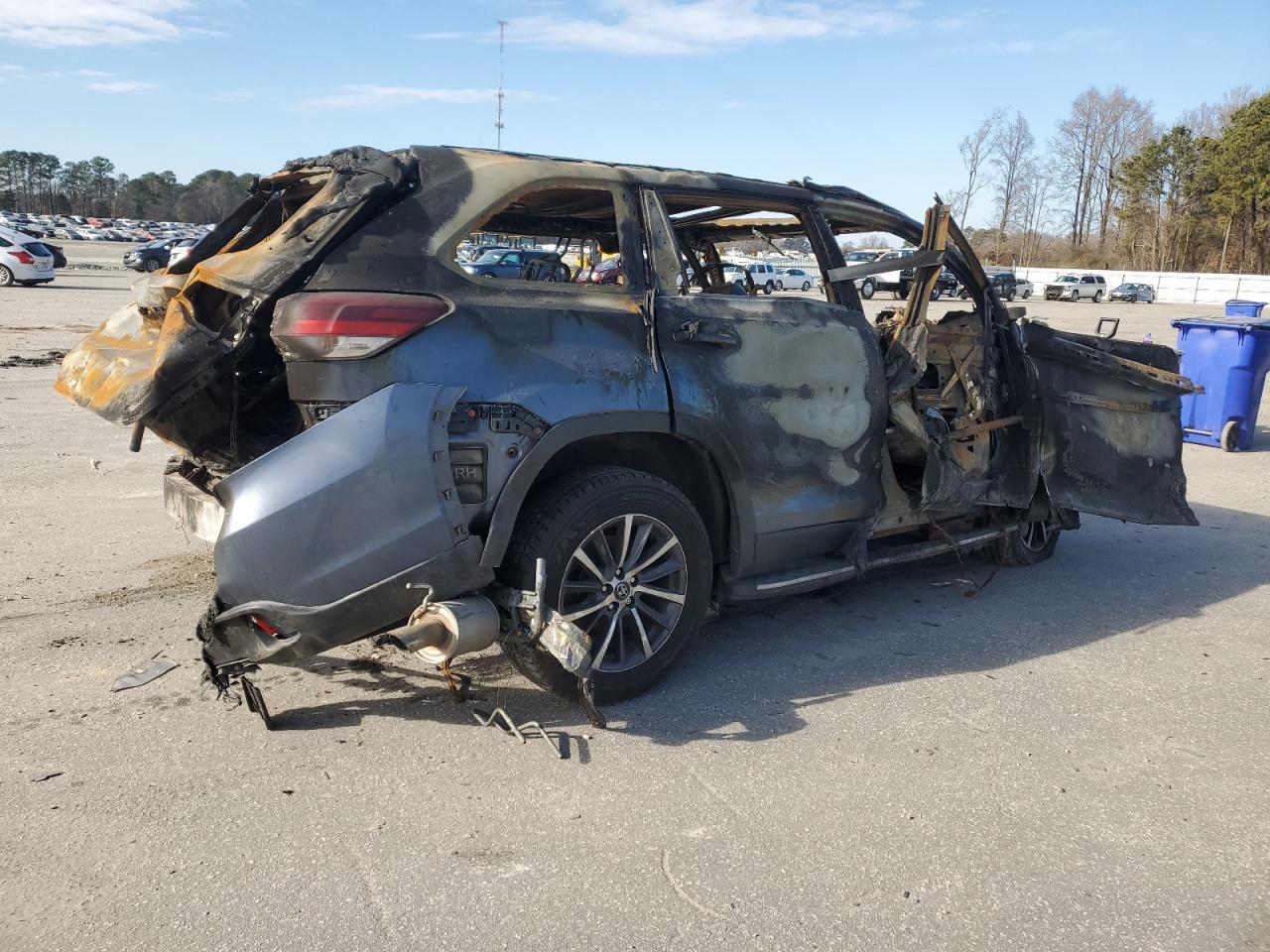 2019 TOYOTA HIGHLANDER - Image 3