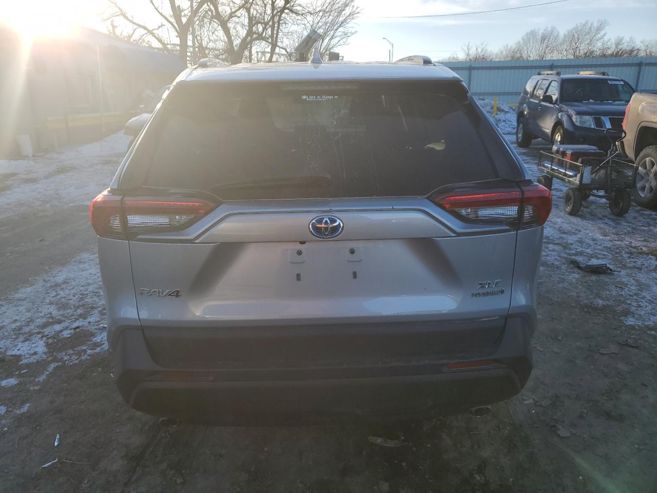 2020 TOYOTA RAV4 XLE - Фото 6