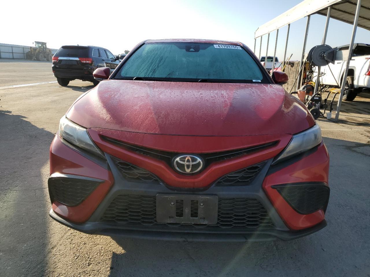 2021 TOYOTA CAMRY SE - Фото 5