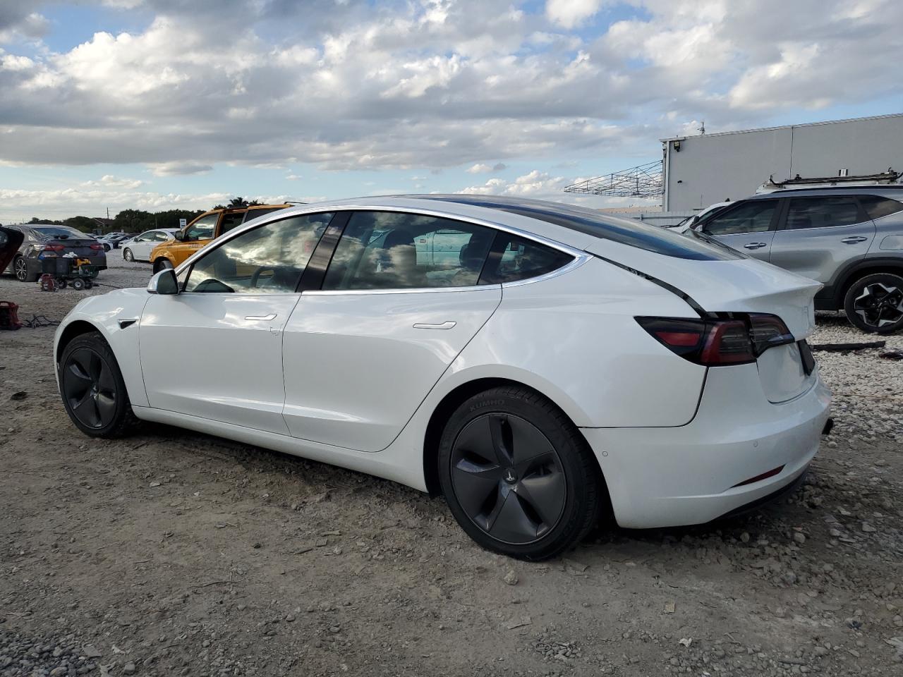 2019 TESLA MODEL 3 - Image 2