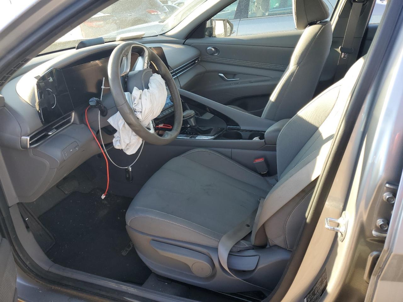 2023 HYUNDAI ELANTRA SE - Image 7