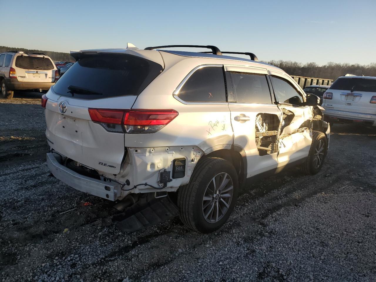 2019 TOYOTA HIGHLANDER - Фото 3