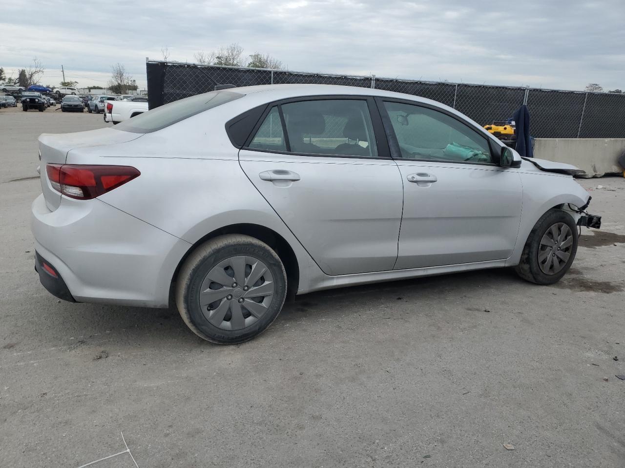 2020 KIA RIO LX - Фото 3