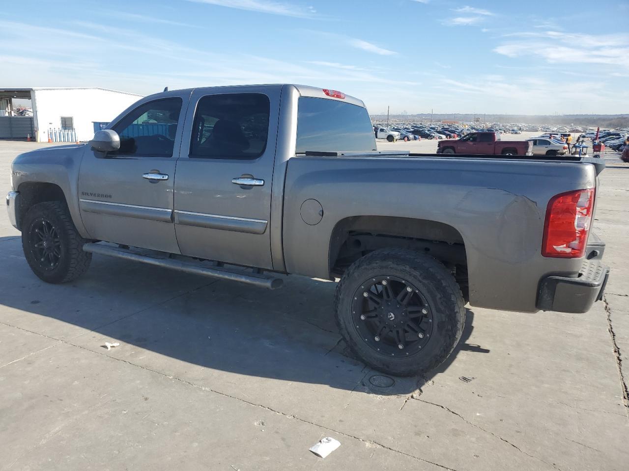 2013 CHEVROLET SILVERADO - Image 2