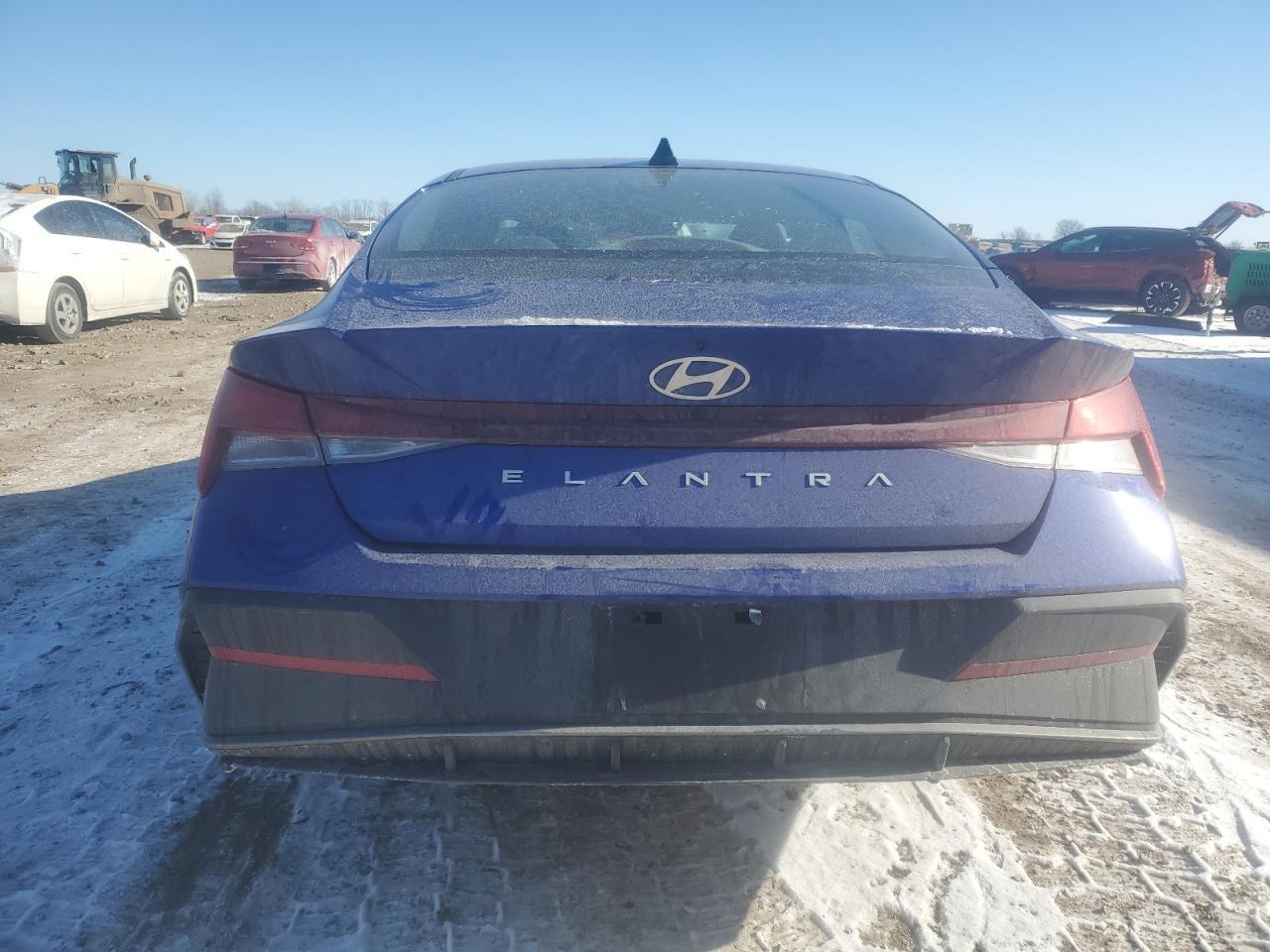2024 HYUNDAI ELANTRA SE - Фото 6