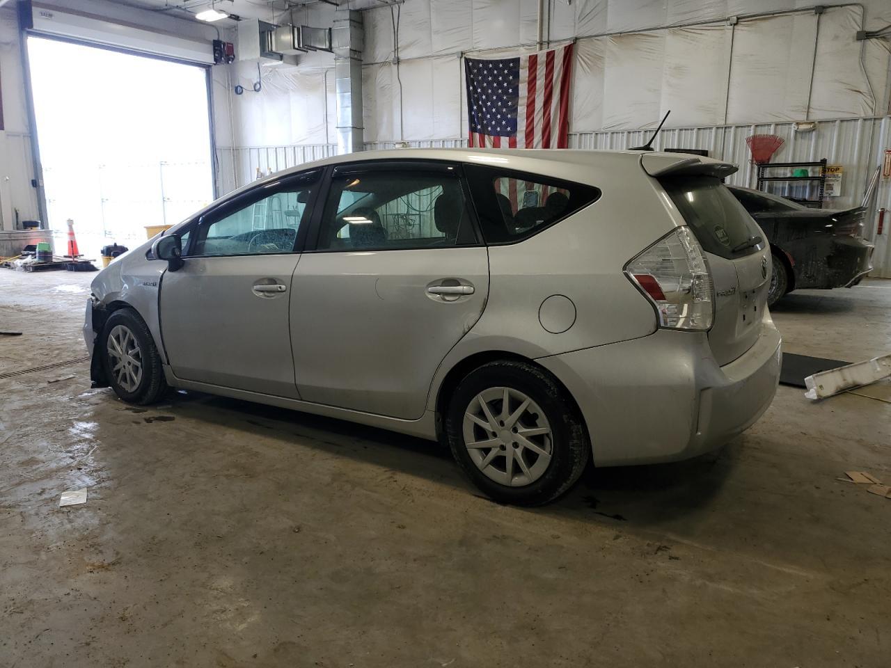 2013 TOYOTA PRIUS V - Image 2