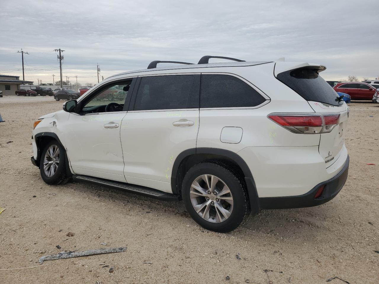 2015 TOYOTA HIGHLANDER - Image 2