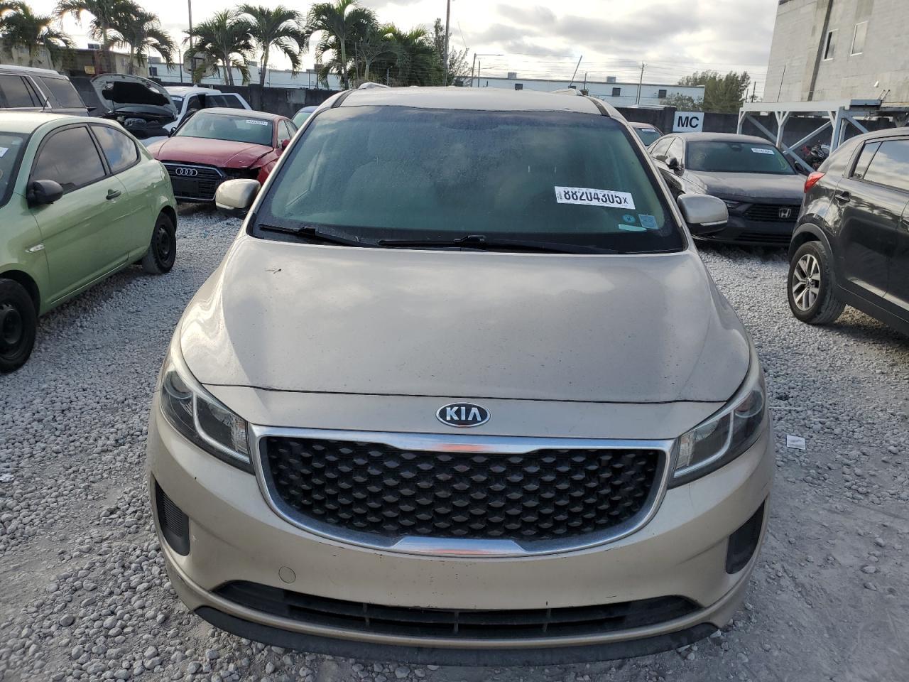 2016 KIA SEDONA LX - Image 5