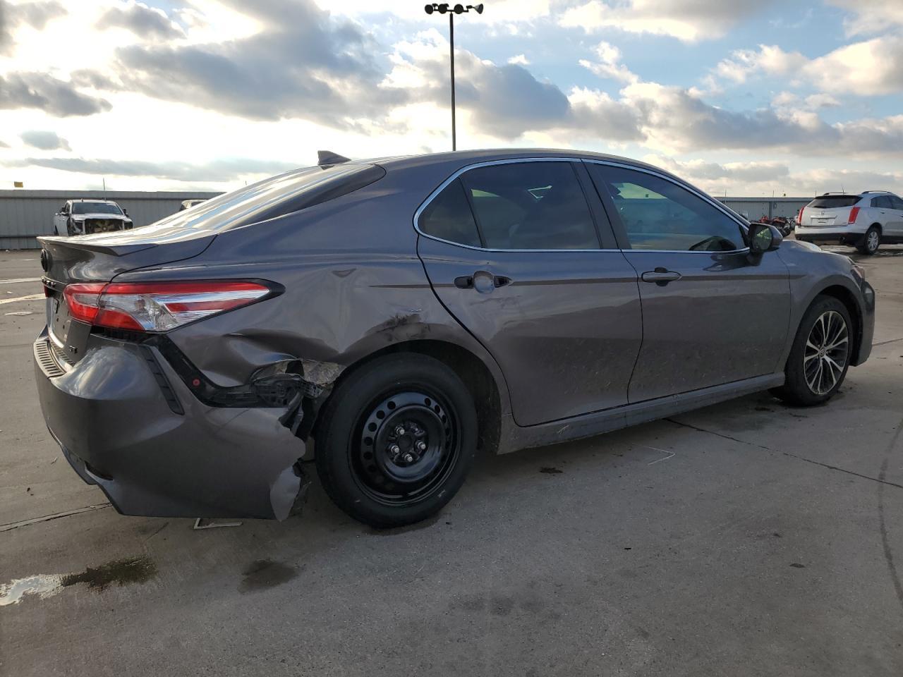 2020 TOYOTA CAMRY SE - Image 3