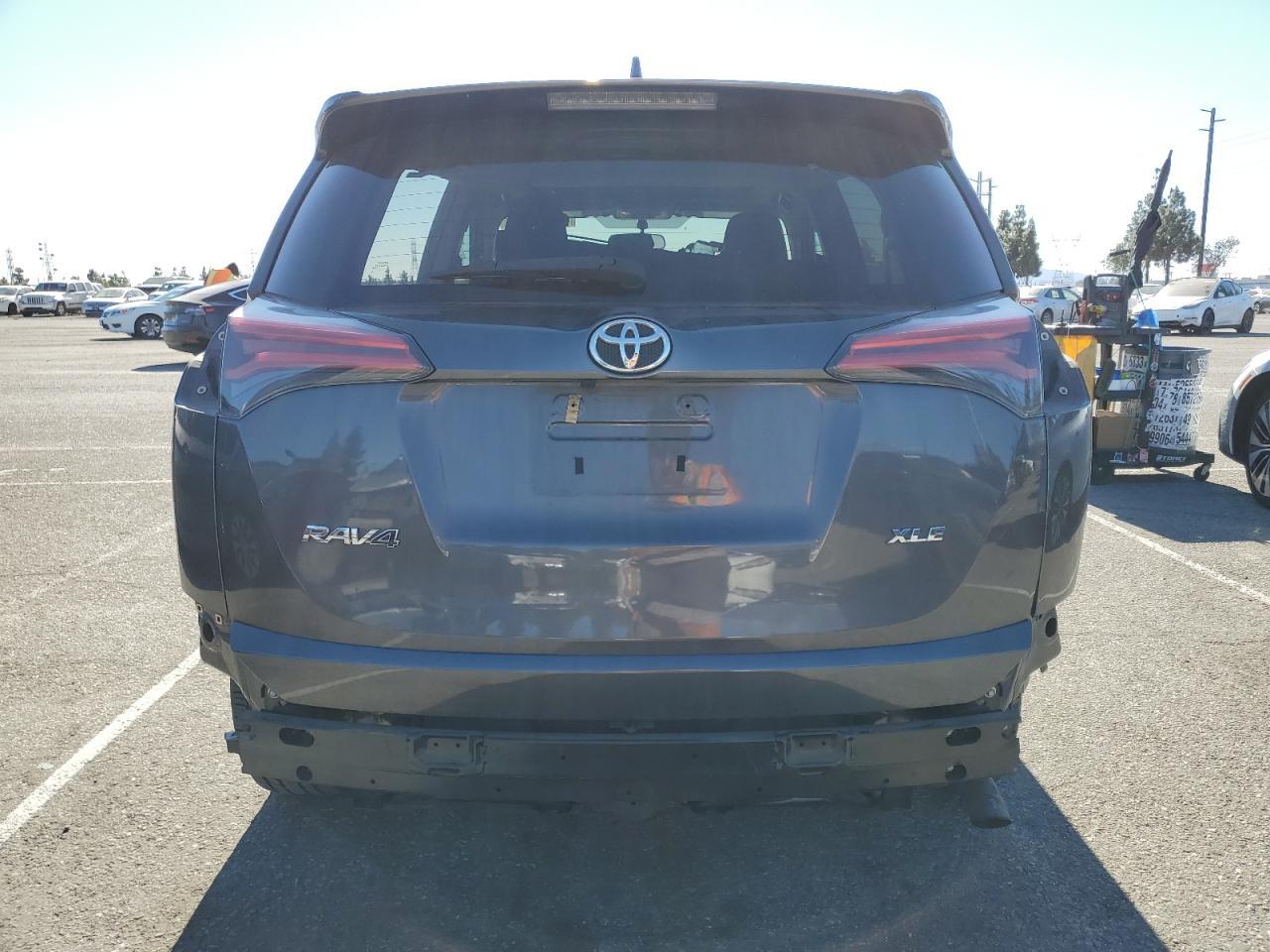 2016 TOYOTA RAV4 XLE - Фото 6