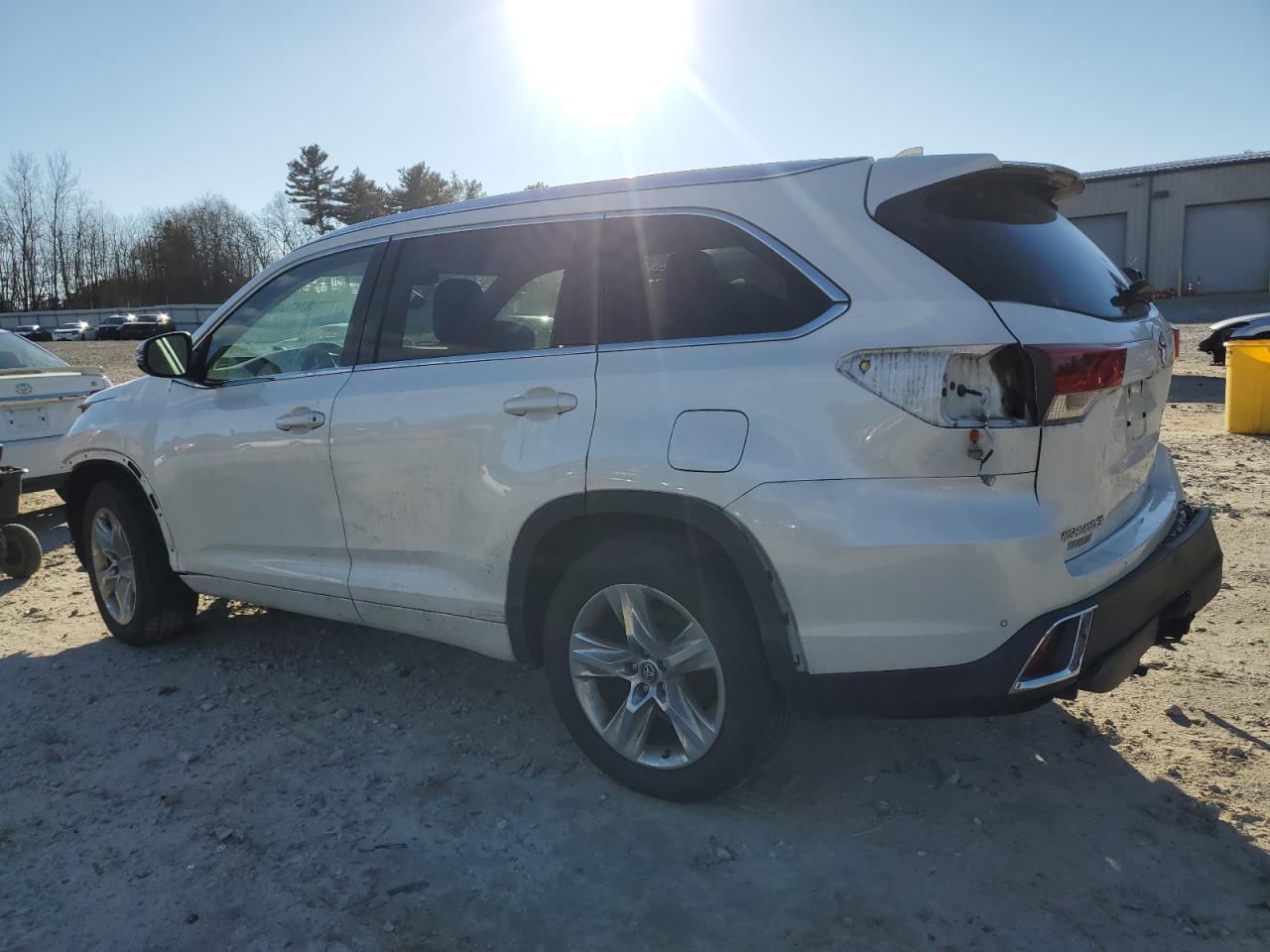 2019 TOYOTA HIGHLANDER - Image 2
