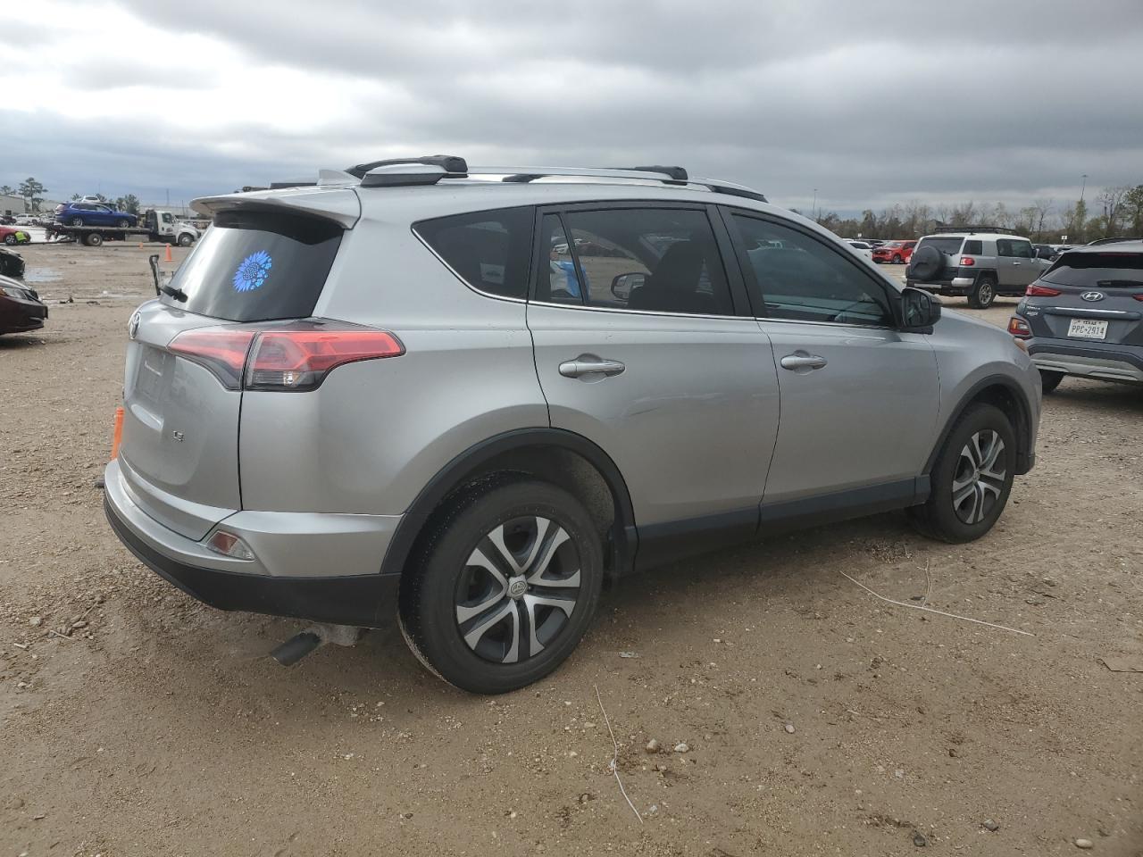 2018 TOYOTA RAV4 LE - Image 3