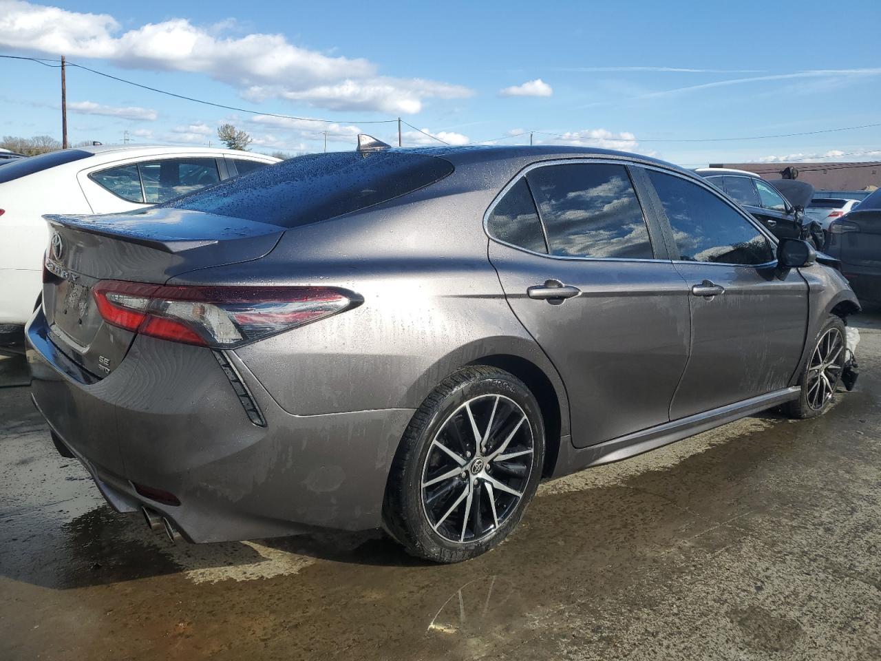 2021 TOYOTA CAMRY SE - Фото 3