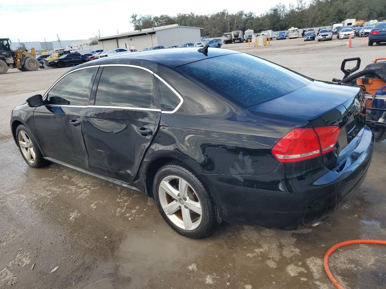 2015 VOLKSWAGEN PASSAT S - Image 2