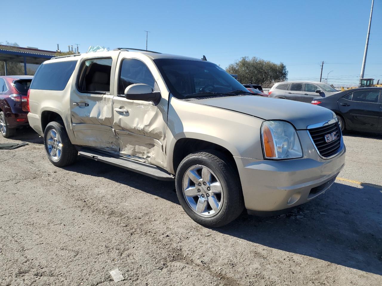 2012 GMC YUKON XL K - Image 4