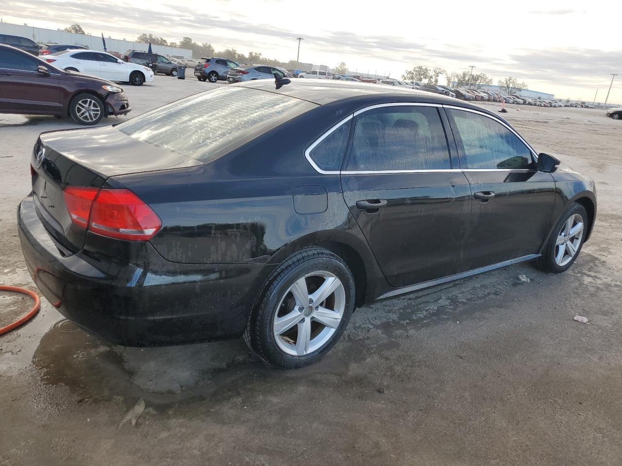 2015 VOLKSWAGEN PASSAT S - Image 3