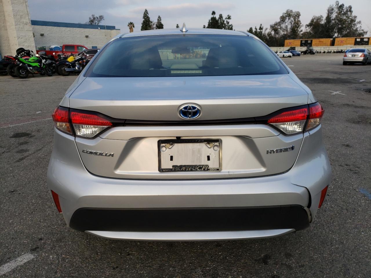 2022 TOYOTA COROLLA LE - Фото 6