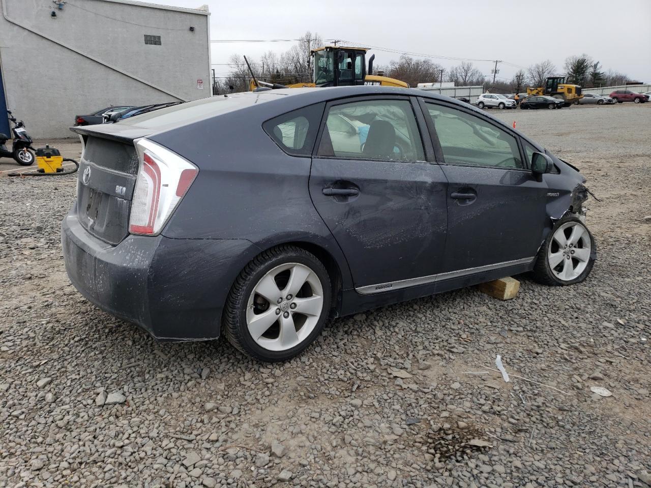2015 TOYOTA PRIUS - Фото 3