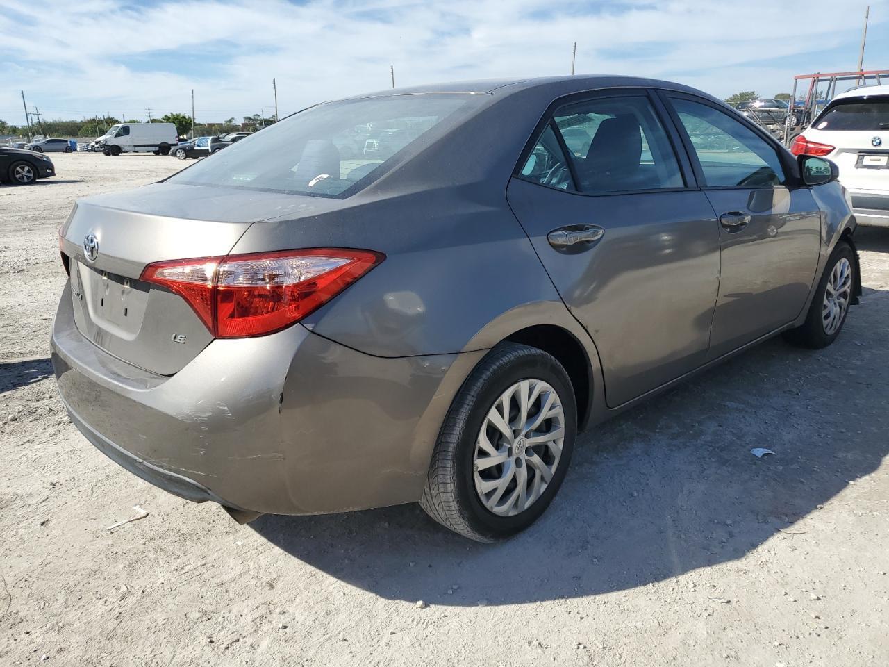 2018 TOYOTA COROLLA L - Image 3