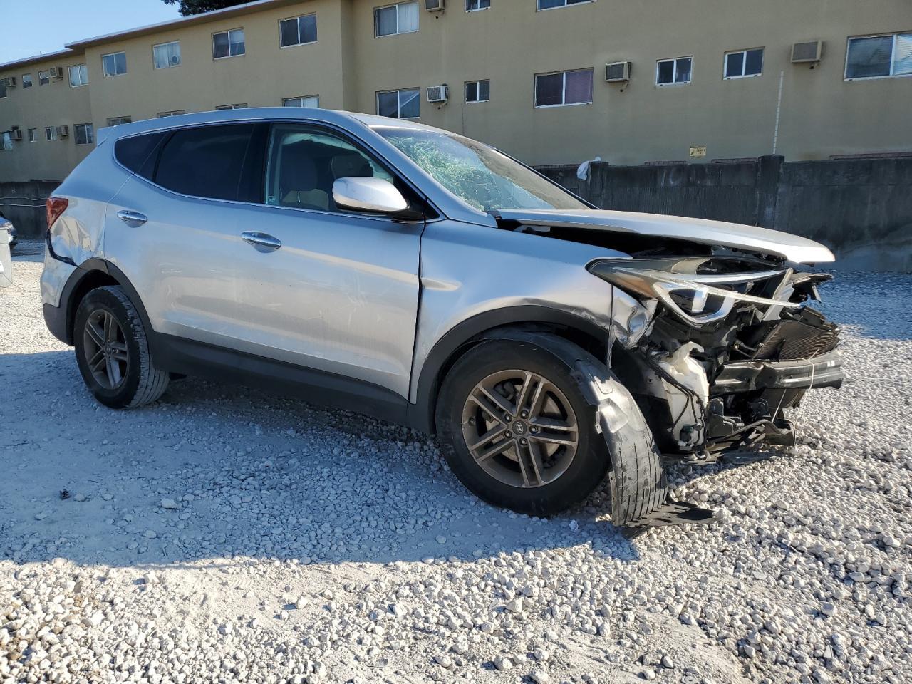 2017 HYUNDAI SANTA FE S - Image 4