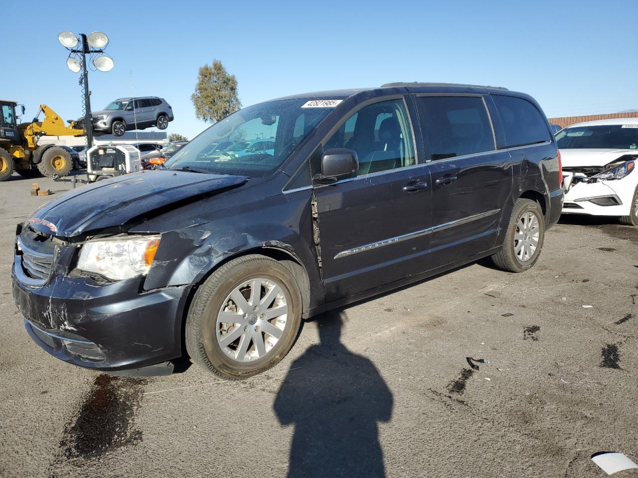 2014 CHRYSLER TOWN & COU car image