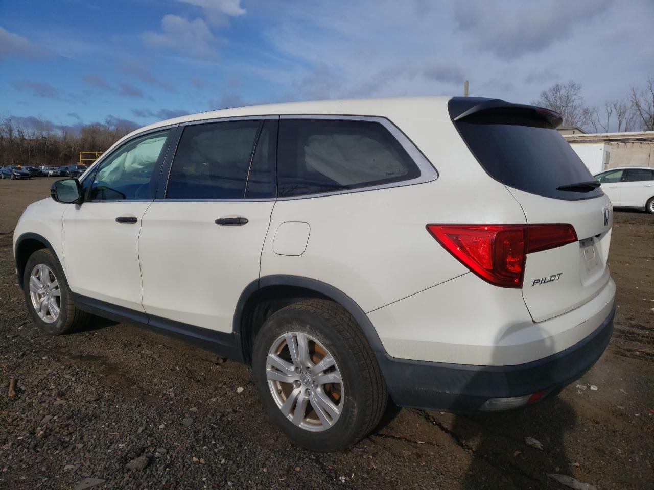 2017 HONDA PILOT LX - Фото 2