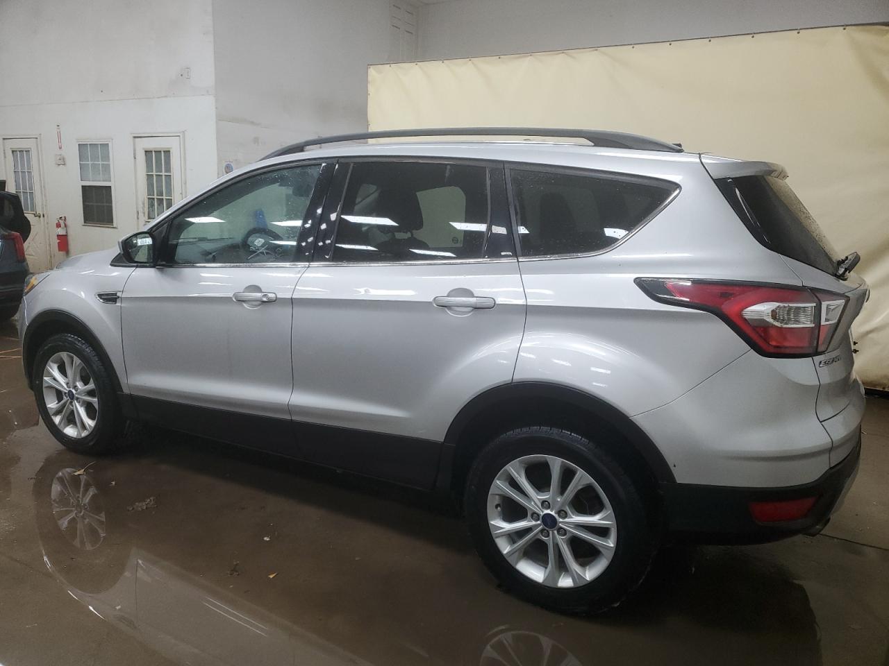 2017 FORD ESCAPE SE - Image 2