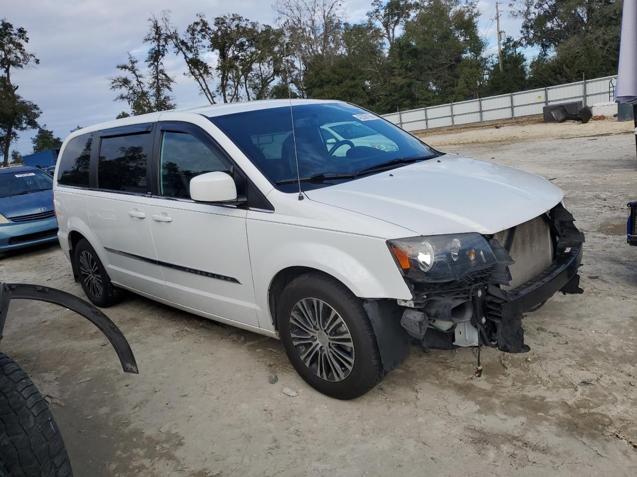 2014 CHRYSLER TOWN & COU - Image 4