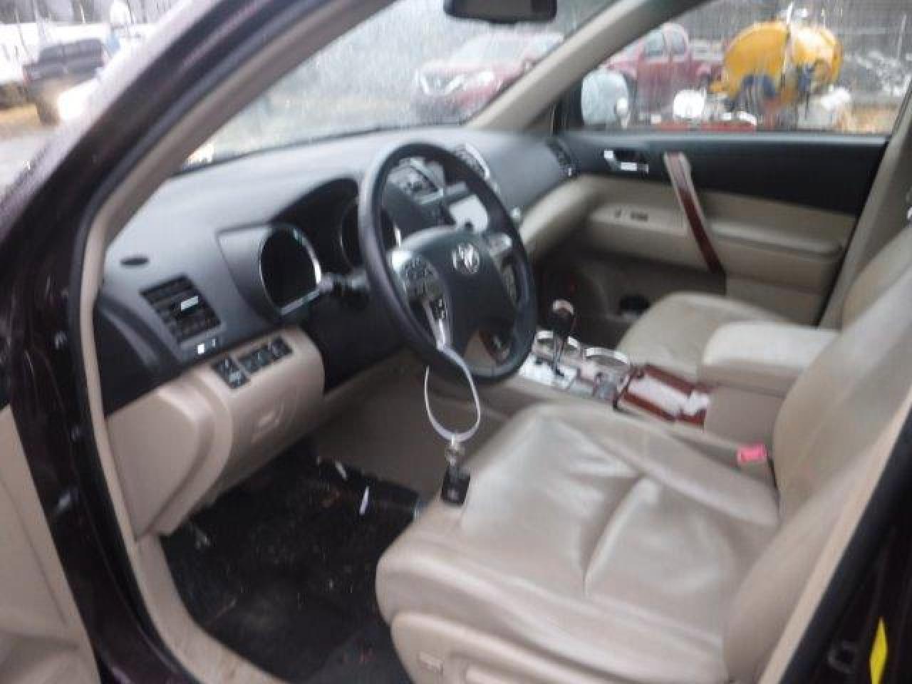 2011 TOYOTA HIGHLANDER - Фото 7