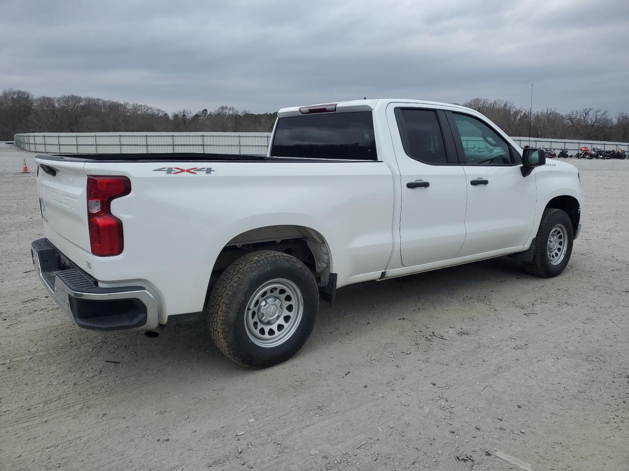 2023 CHEVROLET SILVERADO - Фото 3