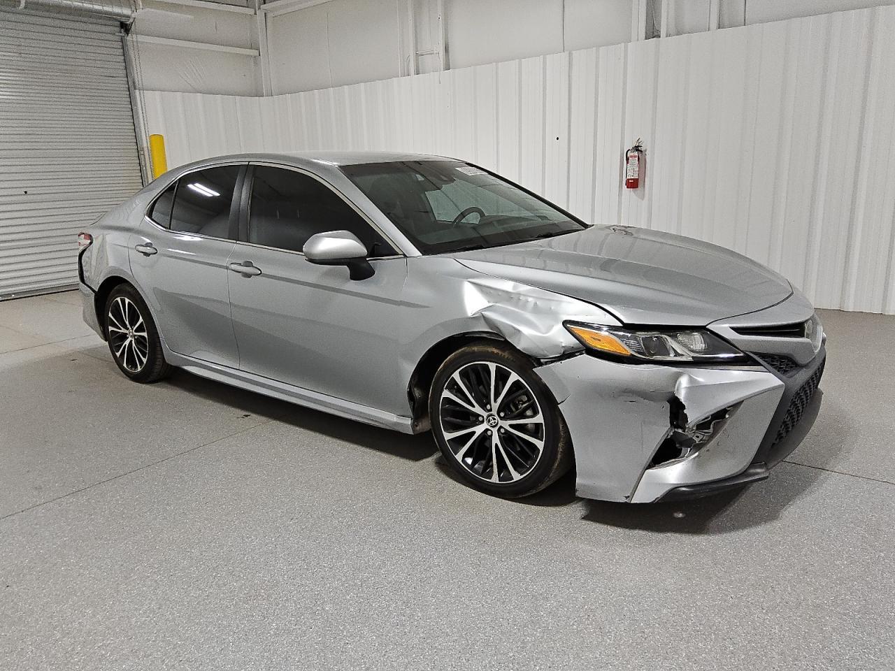 2020 TOYOTA CAMRY SE - Фото 4