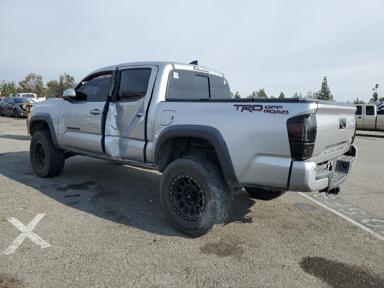 2017 TOYOTA TACOMA DOU - Фото 2