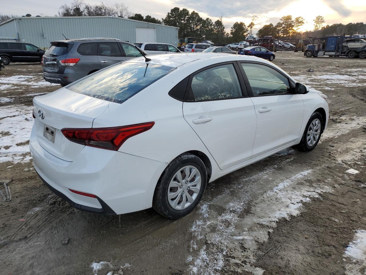 2019 HYUNDAI ACCENT SE - Image 3