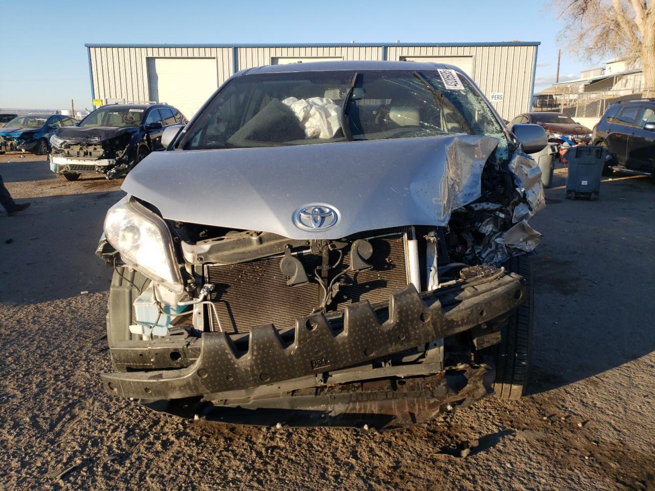 2015 TOYOTA SIENNA XLE - Фото 5