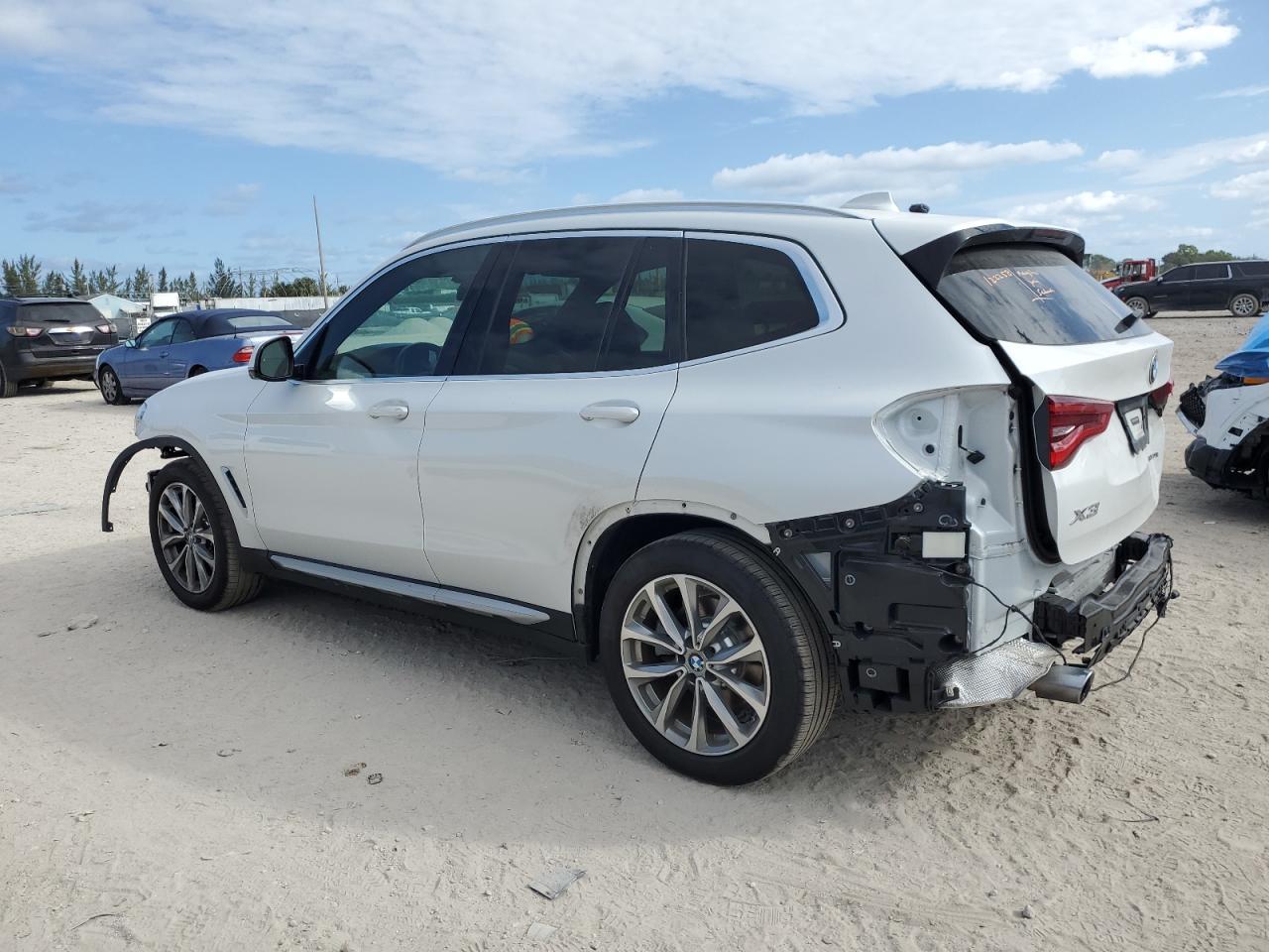 2019 BMW X3 XDRIVE3 - Фото 2
