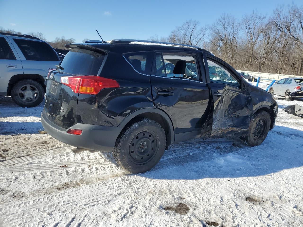 2015 TOYOTA RAV4 LE - Фото 3