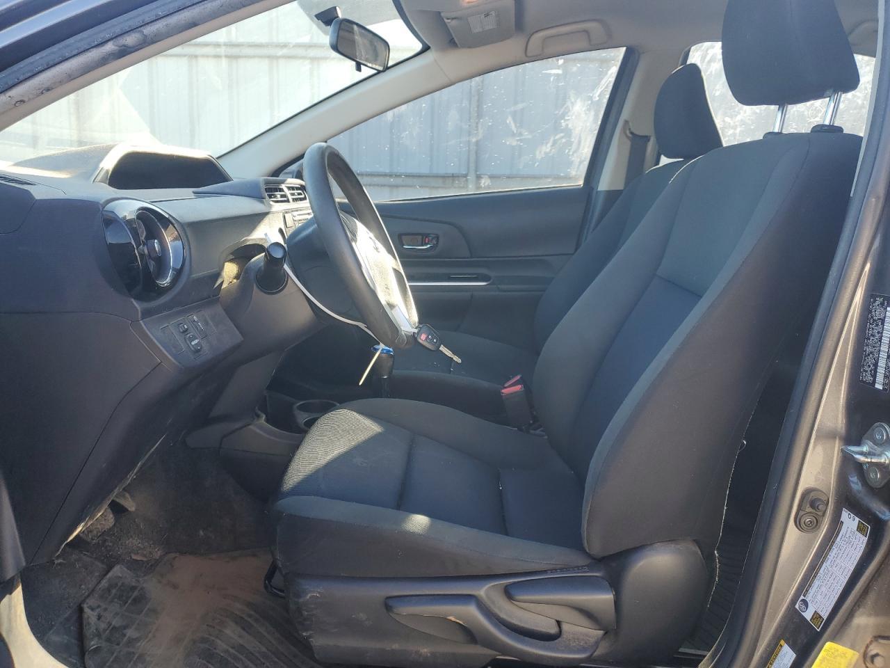 2015 TOYOTA PRIUS C - Image 7
