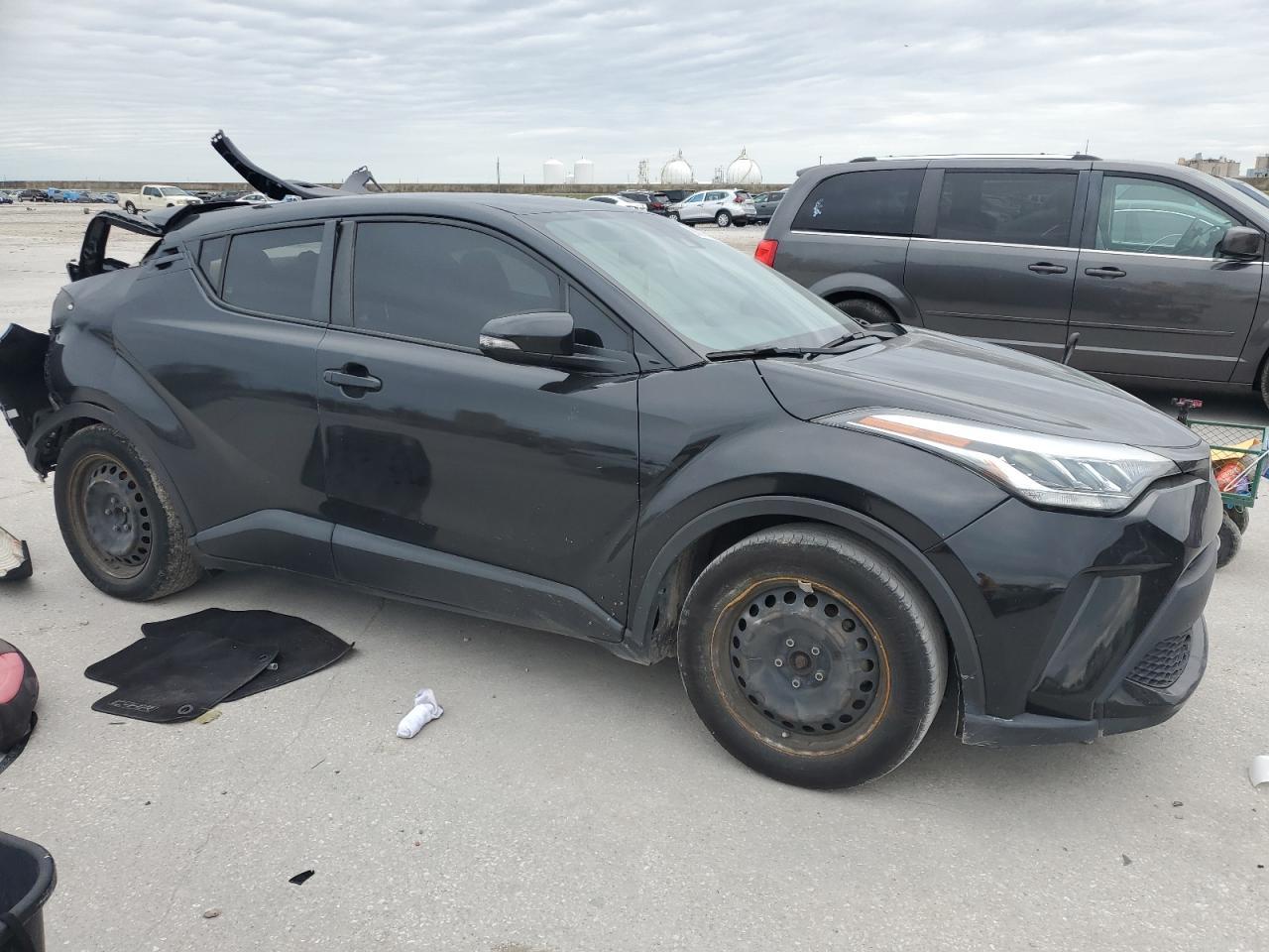 2021 TOYOTA C-HR XLE - Image 4