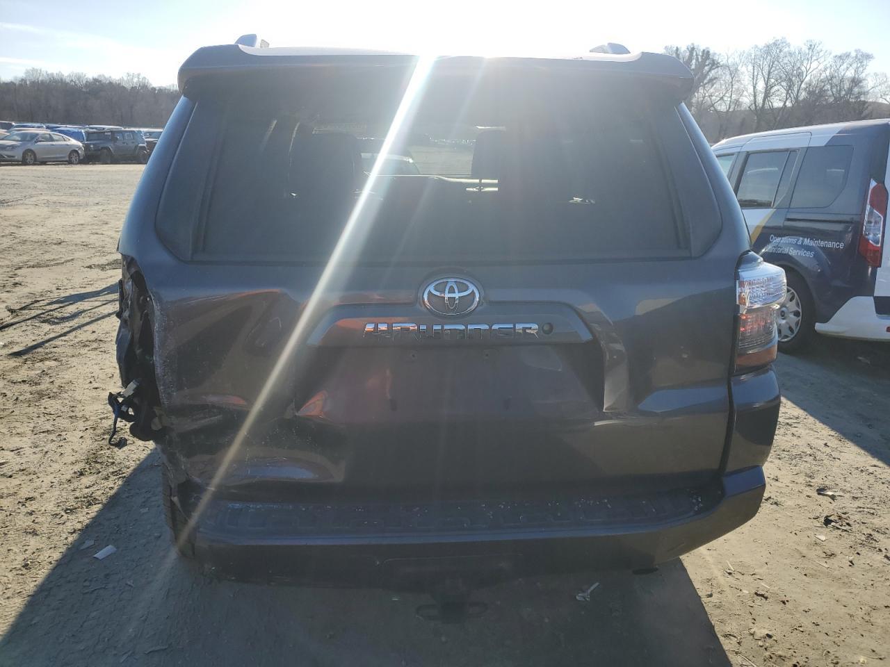 2017 TOYOTA 4RUNNER SR - Image 6
