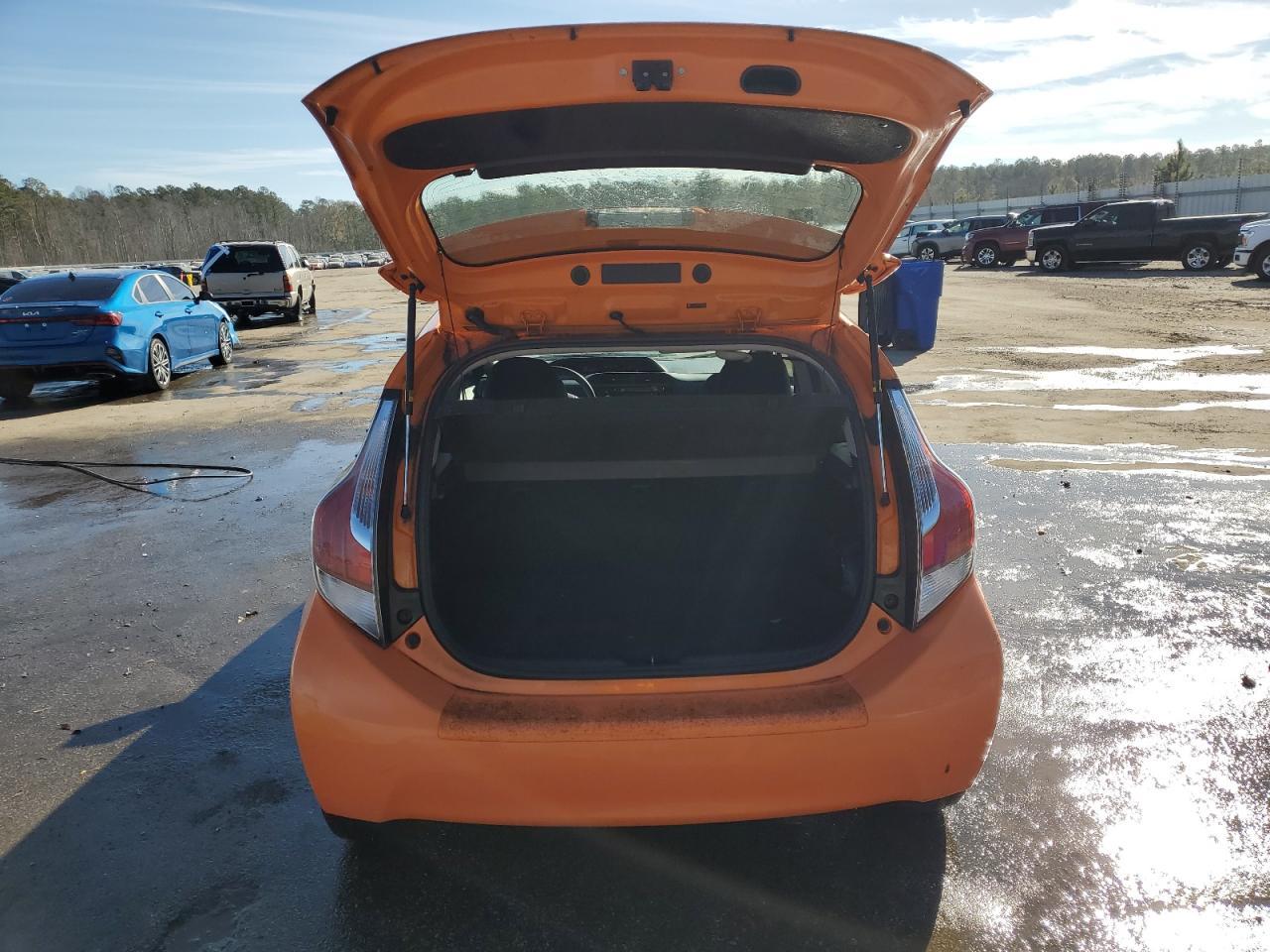 2015 TOYOTA PRIUS C - Image 6