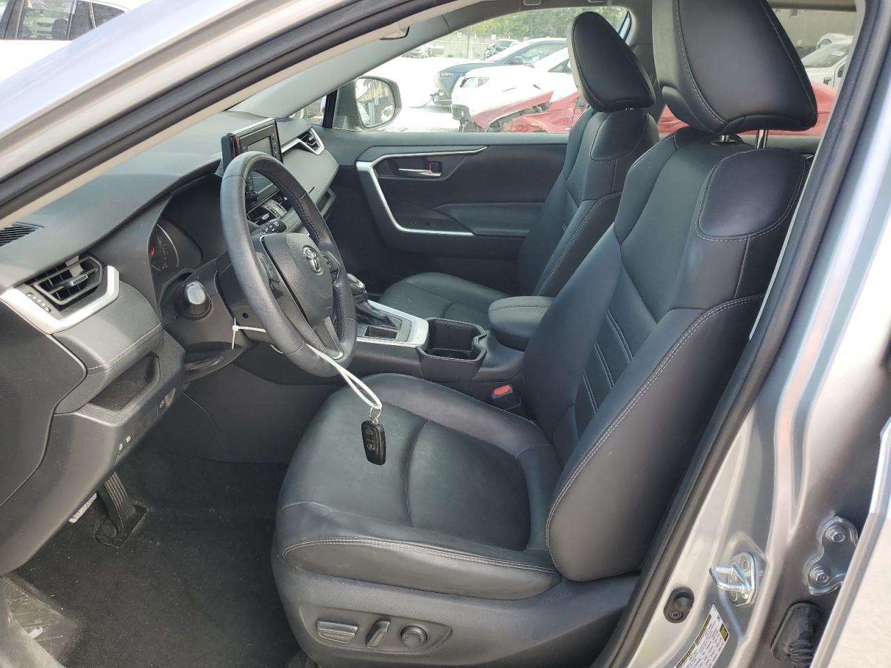 2022 TOYOTA RAV4 XLE P - Фото 7