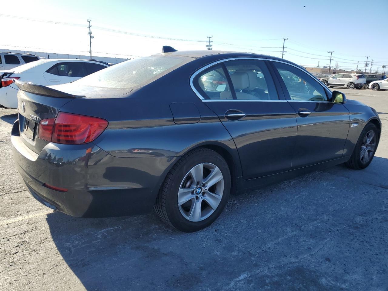2013 BMW 528 XI - Image 3