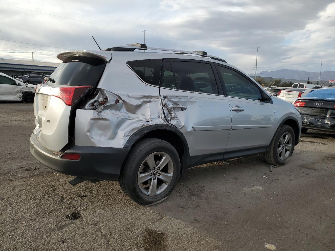 2015 TOYOTA RAV4 XLE - Фото 3