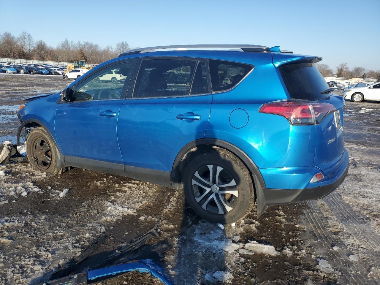 2018 TOYOTA RAV4 LE - Фото 2