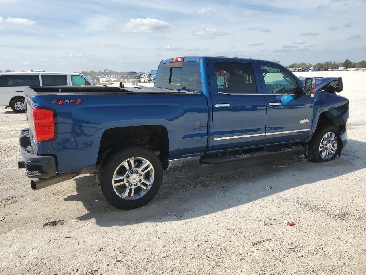 2018 CHEVROLET SILVERADO - Фото 3